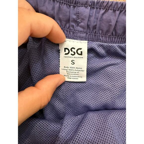 DSG Men's 6" Nylon Grape Purple Relaxed Fit Casual Summer Shorts Size Small - Picture 2 of 4